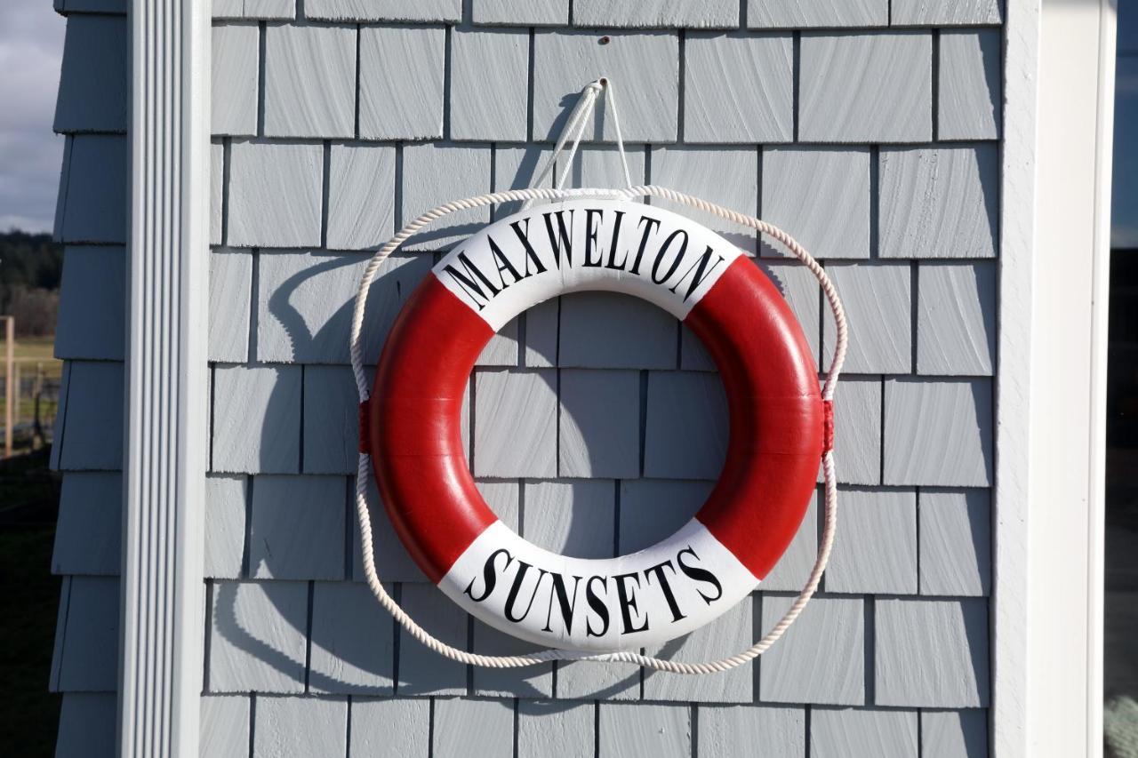 Maxwelton Beach Sunsets! Kayaks & Paddleboards! 1 Min Walk To The Water! Clinton 外观 照片